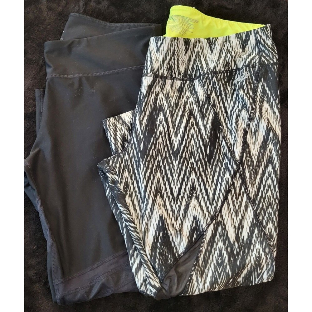 2 Pairs Of Woman's Size XL Workout Capri Leggings Joy Lab And Avia
